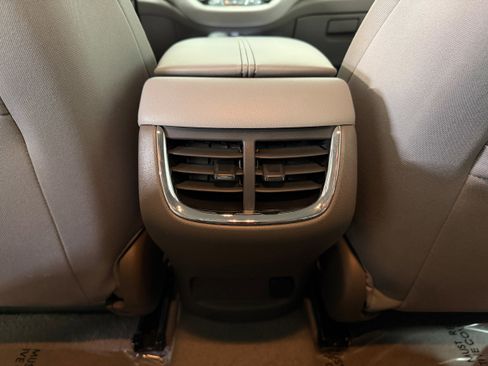 Used 2025 Chevrolet Malibu LT image 10