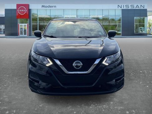 Used 2020 Nissan Rogue Sport S image 2