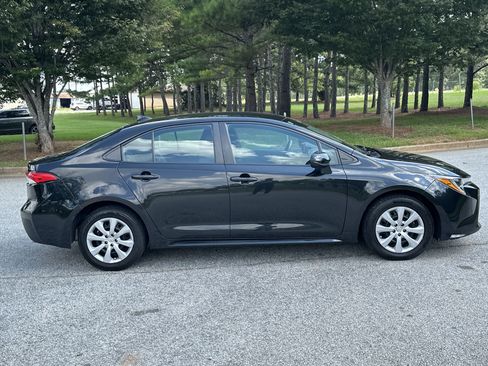 Used 2022 Toyota Corolla LE image 4