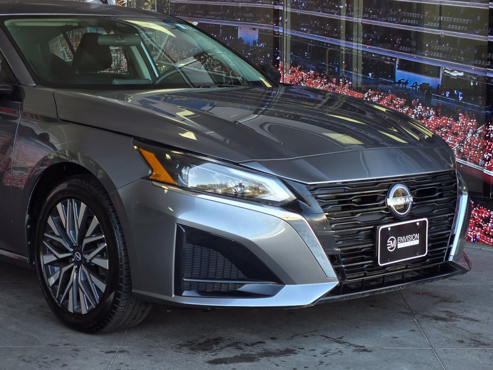 Used 2024 Nissan Altima 2.5 SV FWD image 2