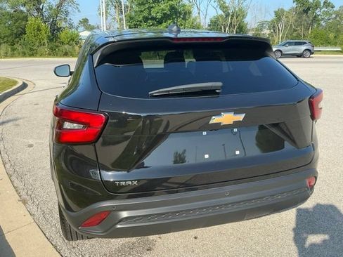 Used 2025 Chevrolet Trax LS w/ Driver Confidence Package FWD image 10