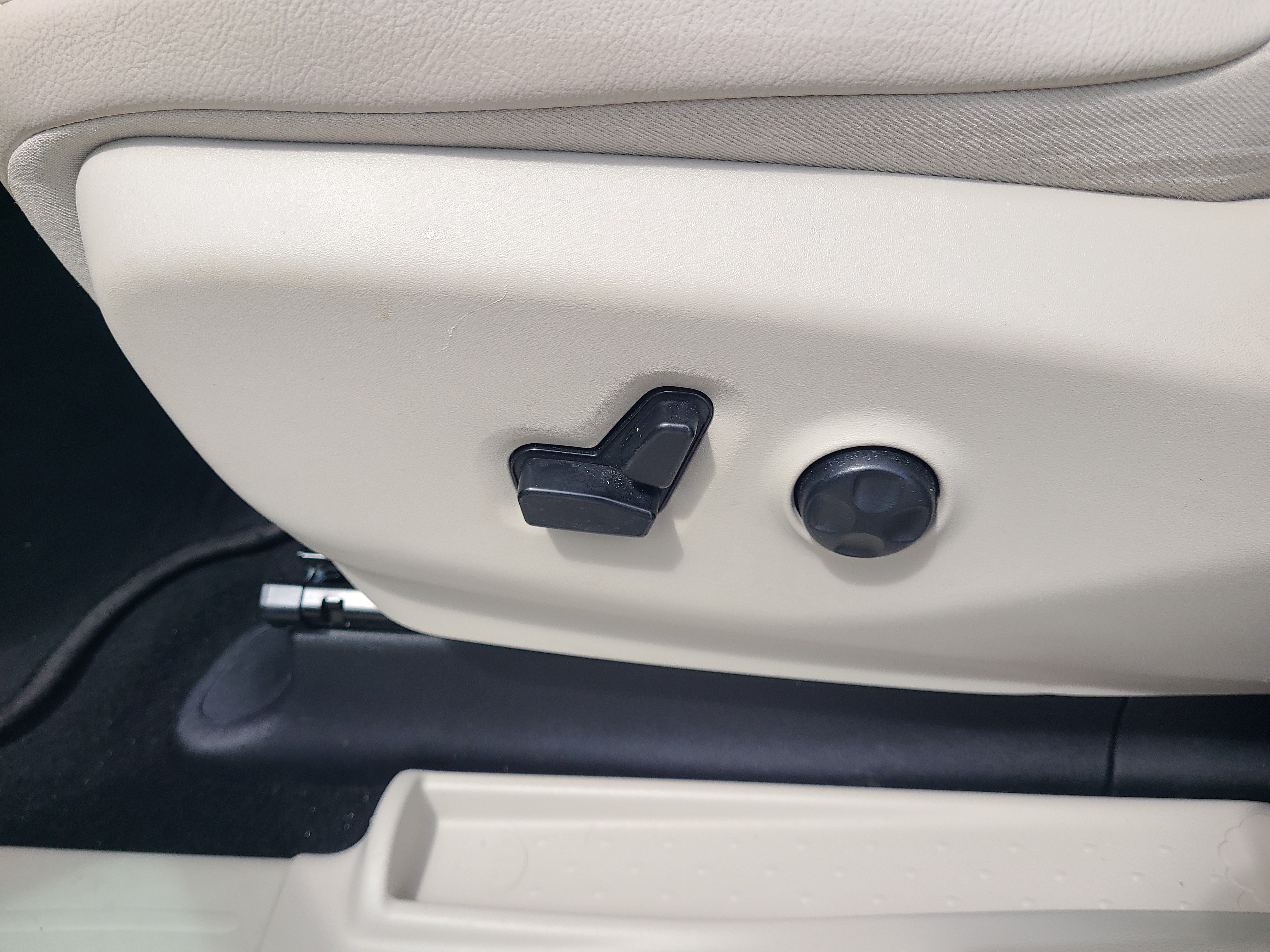 Used 2019 Chrysler Pacifica Touring-L Plus w/ Advanced Safetytec Group FWD image 18