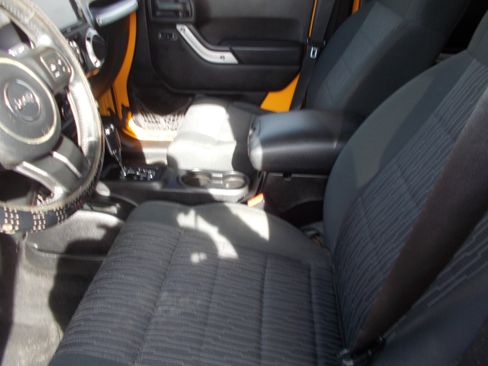 Used 2012 Jeep Wrangler Unlimited Sahara w/ Connectivity Group AWD/4WD image 3