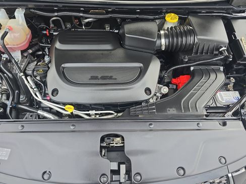 Used 2023 Chrysler Pacifica Touring-L image 32