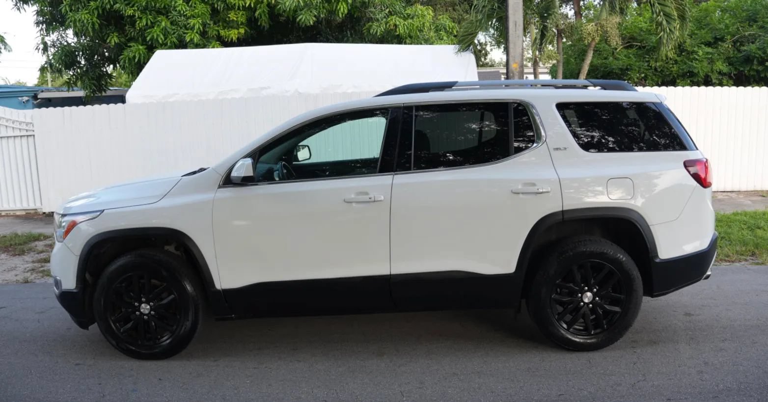 Used 2019 GMC Acadia SLT FWD image 3