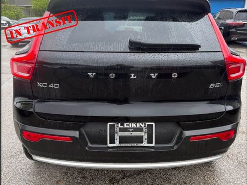 Used 2023 Volvo XC40 B5 Core w/ Convenience Package AWD/4WD image 9