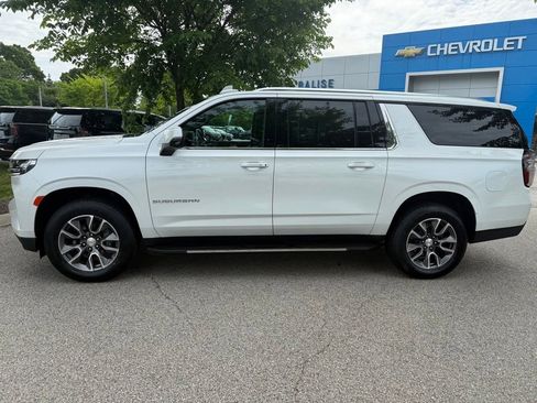 Used 2024 Chevrolet Suburban LT w/ LT Signature Plus Package AWD/4WD image 2