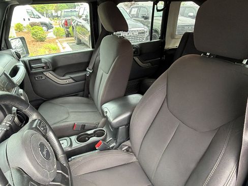 Used 2018 Jeep Wrangler Unlimited Sport S AWD/4WD image 17
