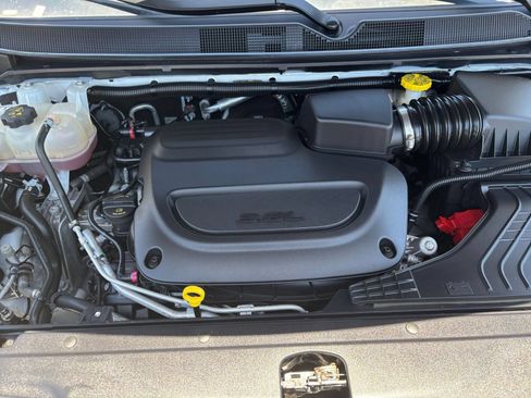 Used 2022 Chrysler Pacifica Touring-L FWD image 35