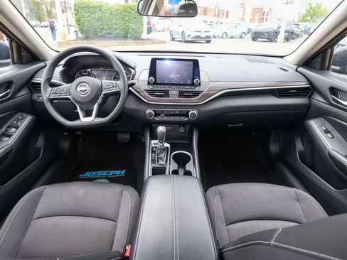 Used 2024 Nissan Altima 2.5 SV FWD image 15