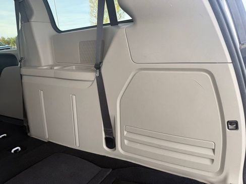 Used 2018 Dodge Grand Caravan SE w/ UConnect Hands-Free Group FWD image 32