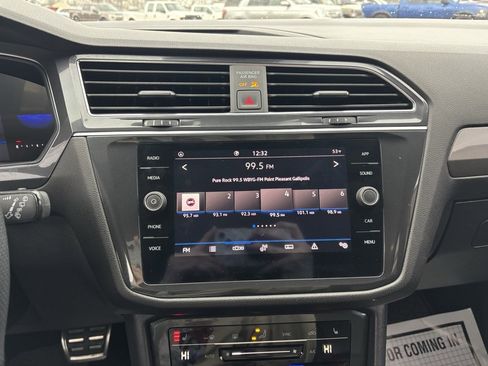 Used 2024 Volkswagen Tiguan SE R-Line image 13