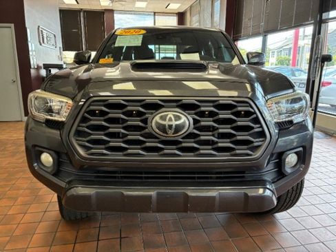 Used 2020 Toyota Tacoma TRD Sport  Medium Bed image 3