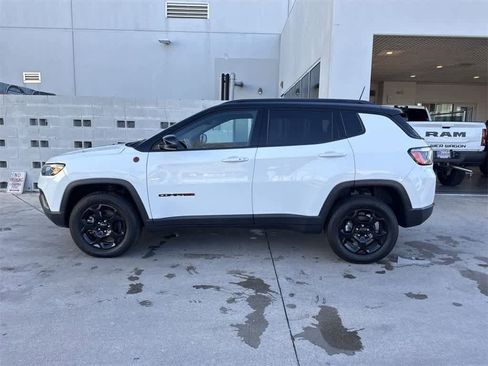 Used 2023 Jeep Compass Trailhawk image 3