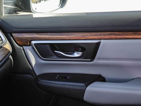 Used 2018 Honda CR-V Touring image 21