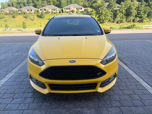 Used 2018 Ford Focus ST FWD image 3