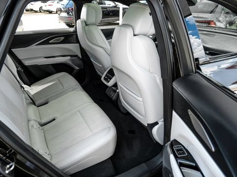 Used 2023 Cadillac Lyriq AWD image 37