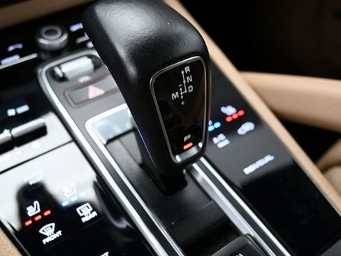 Used 2023 Porsche Cayenne Platinum Edition image 33