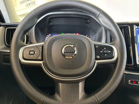 Certified 2025 Volvo XC60 B5 Core image 23