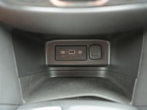 Used 2019 Chevrolet Equinox LT w/ Driver Convenience Package FWD image 3