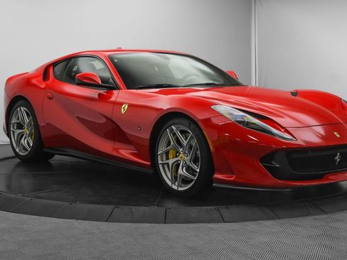 Used 2018 Ferrari 812 Superfast RWD image 1