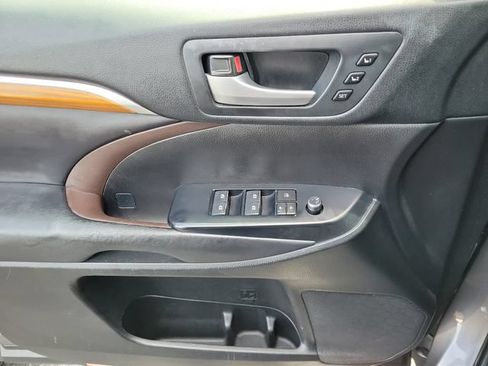 Used 2017 Toyota Highlander Limited Platinum FWD image 15