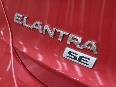 Used 2017 Hyundai Elantra SE FWD image 4