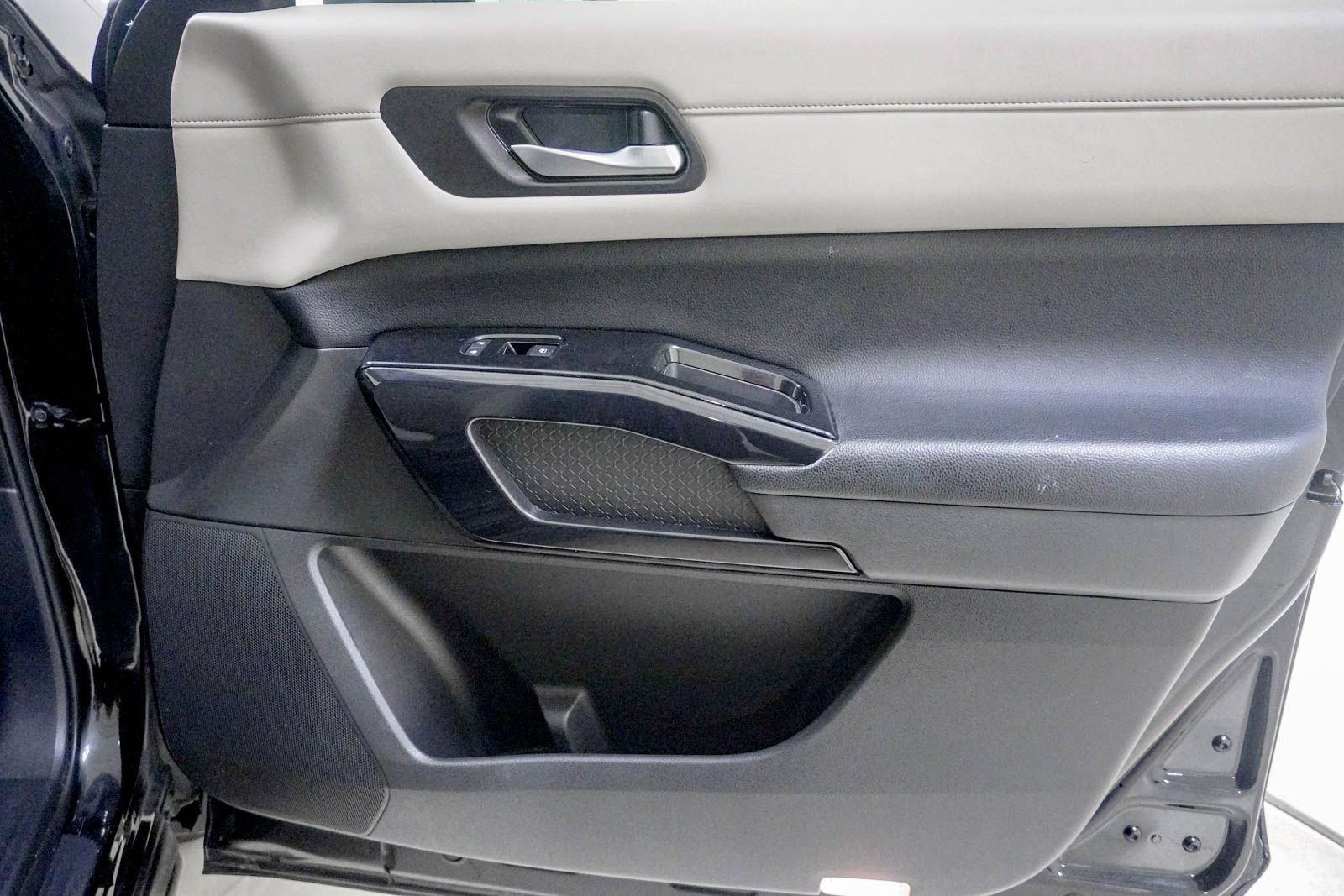 Used 2022 Nissan Pathfinder SV AWD/4WD image 31