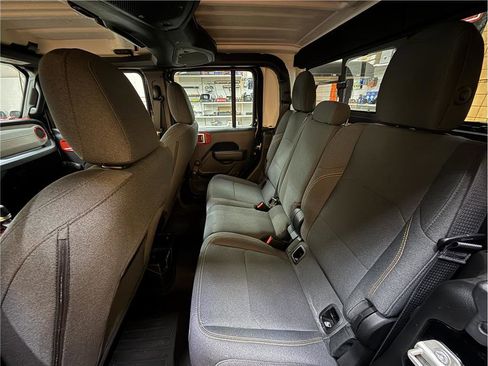 Used 2024 Jeep Gladiator Sport image 15