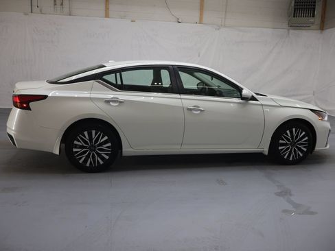 Used 2023 Nissan Altima 2.5 SV FWD image 8