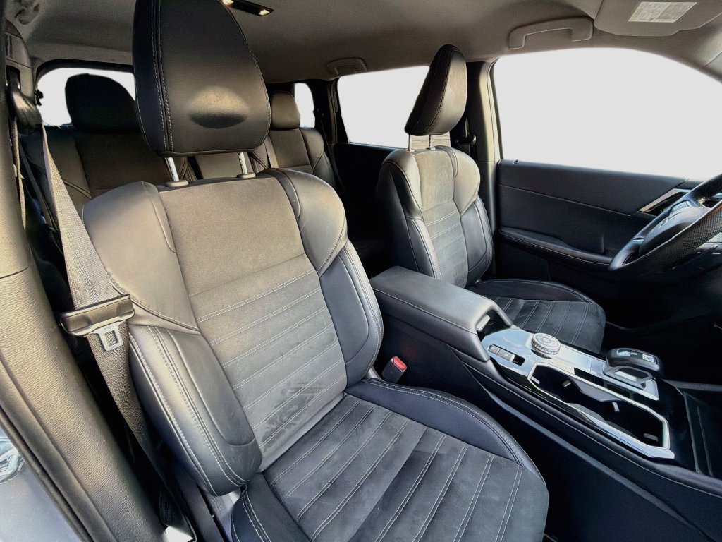 Used 2025 Mitsubishi Outlander SE AWD/4WD image 32