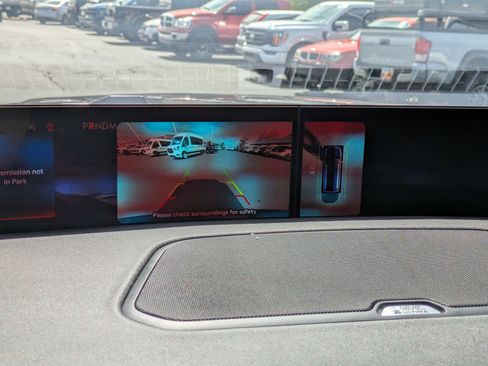 Used 2025 Lincoln Navigator Reserve image 23