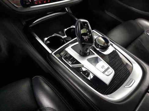 Used 2022 BMW 740i xDrive w/ M Sport Package image 39