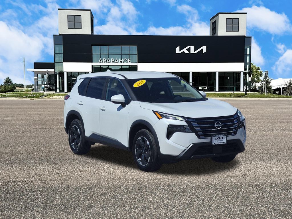 Used 2025 Nissan Rogue SV AWD/4WD image 2