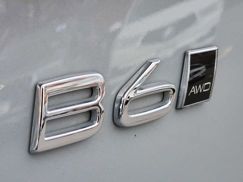 Certified 2024 Volvo XC90 B6 Plus image 28