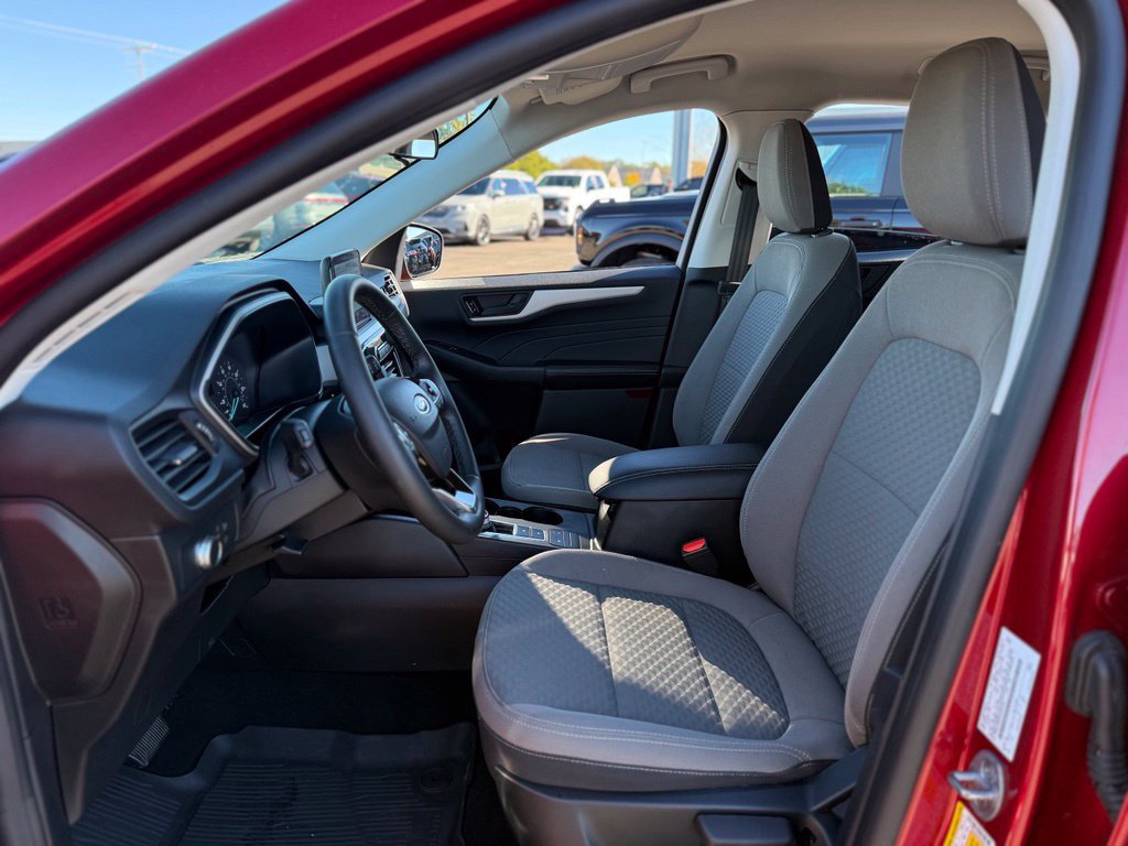 Used 2022 Ford Escape SE w/ Cold Weather Package FWD image 10
