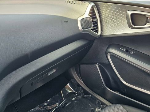 Certified 2025 Kia Soul LX w/ LX Technology Package FWD image 26