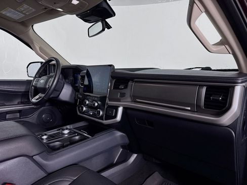 Used 2024 Ford Expedition Max XLT image 34