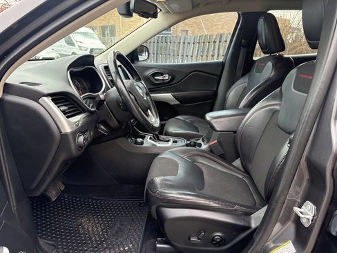 Used 2018 Jeep Cherokee Trailhawk w/ Comfort/Convenience Group image 28