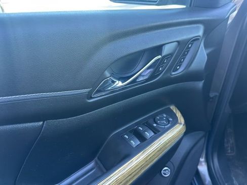 Used 2019 GMC Acadia Denali image 13