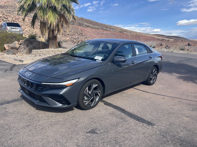 Used 2025 Hyundai Elantra SEL FWD image 7