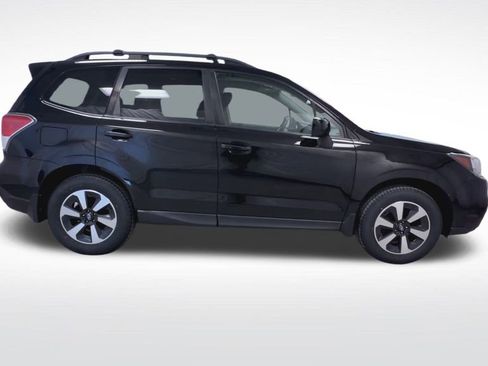 Used 2017 Subaru Forester 2.5i Premium w/ All-Weather Package image 9