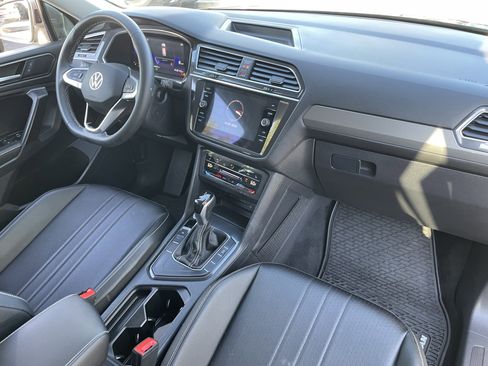 Certified 2023 Volkswagen Tiguan SE image 10