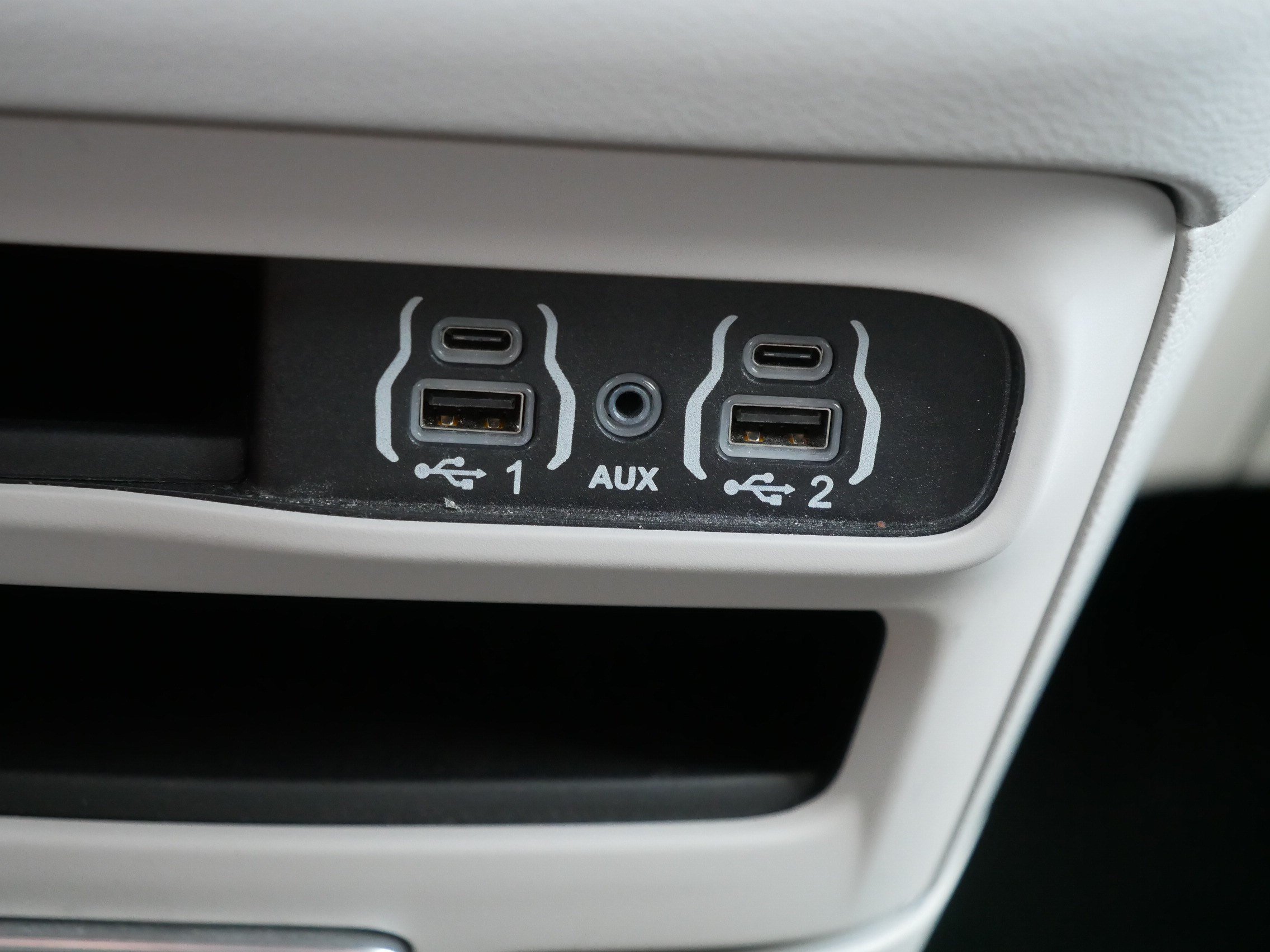 Used 2024 Chrysler Pacifica Touring-L FWD image 31