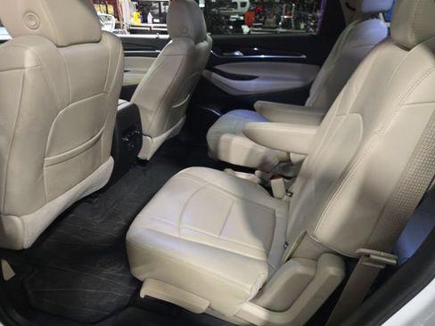 Used 2019 Buick Enclave Essence FWD image 14