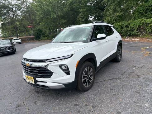 Used 2025 Chevrolet TrailBlazer LT AWD/4WD image 1