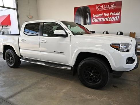 Used 2019 Toyota Tacoma SR5 AWD/4WD image 4