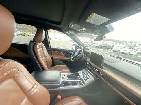 Used 2022 Lincoln Aviator Reserve w/ Equipment Group 201A image 7