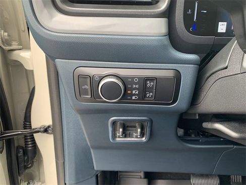 New 2025 Ford Maverick Lariat w/ Black Appearance Package image 30