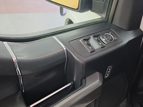 Used 2019 Ford F150 XLT w/ Equipment Group 302A Luxury AWD/4WD image 13